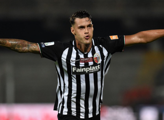 萨索洛青春风暴席卷亚平宁,年轻中场组合连线攻破国米球门