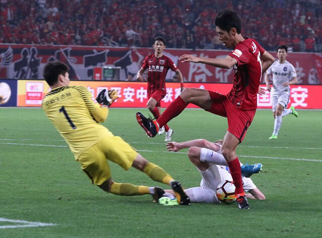 菲尔特年轻门将神扑救主,德甲新生代守护者崛起